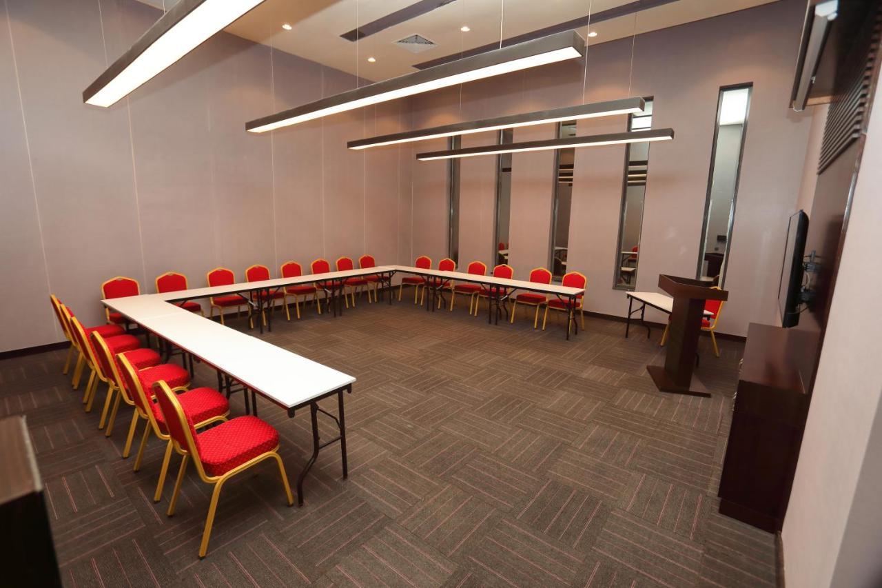 The Green Park Γκαζιαντέπ Εξωτερικό φωτογραφία A typical meeting room