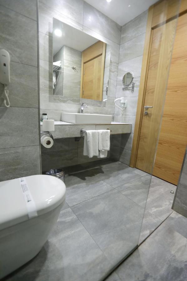 The Green Park Γκαζιαντέπ Εξωτερικό φωτογραφία Bathroom in a hotel