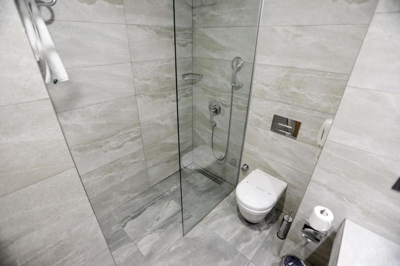 The Green Park Γκαζιαντέπ Εξωτερικό φωτογραφία A shower cubicle